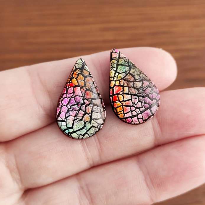 Due cabochon gocce in pasta polimerica, colori misti, materiale per creare bigiotteria fai da te.