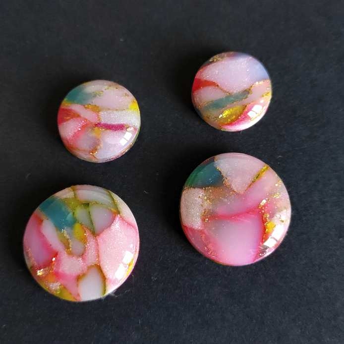 4 tondi cabochon in pasta polimerica per orecchini, mix di colori.