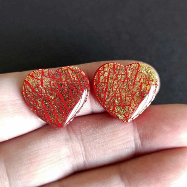 Set di due cabochon cuori per orecchini San Valentino. Colori rosso e oro.